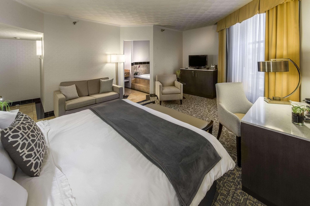 Suite, 1 King Bed, Non Smoking, Jetted Tub