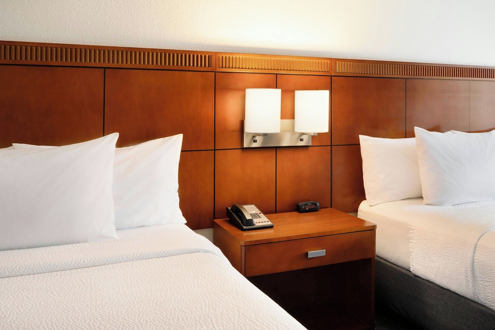 Room, 2 Double Beds (Mobility Accessible, Roll-in Shower) - Photo 3