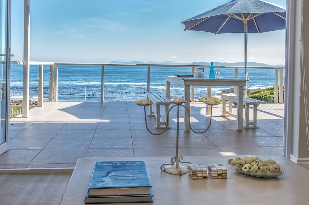 Superior House, 4 Bedrooms, Sea View, Oceanfront photo 2