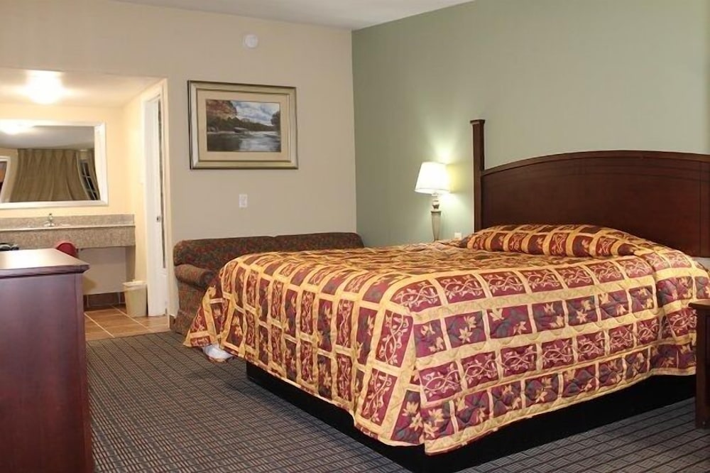 Standard Room, 1 King Bed, Smoking photo 1