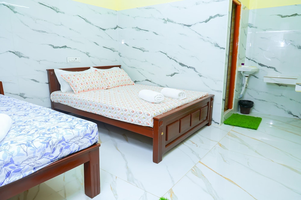 Superior Triple Room, City View photo 3