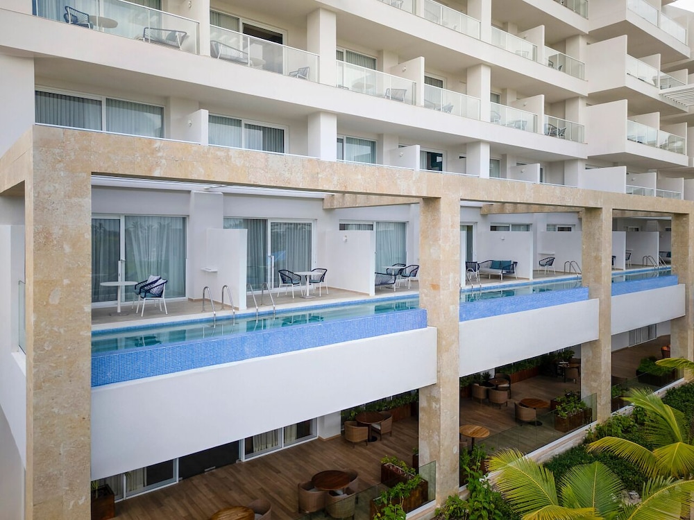 Preferred Club Junior Suite Swim Out King