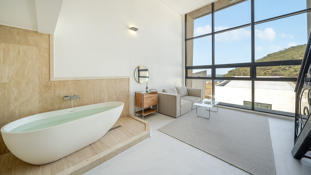 Basic Room, 1 Bedroom (A104(2F / European Whirlpool Tub)) photo 1