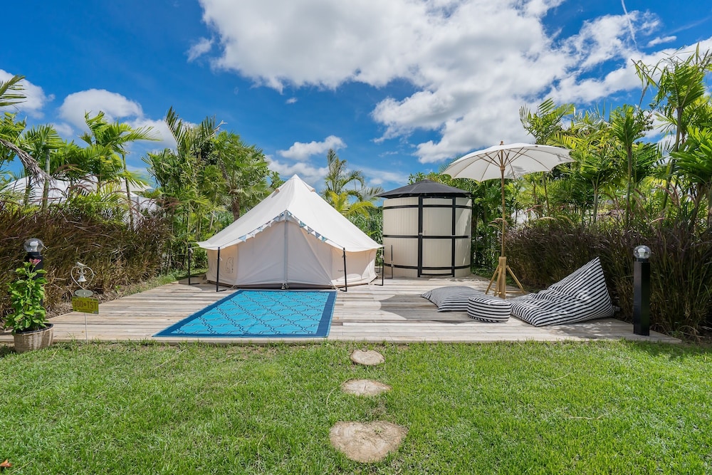 Bell Tent Pool View photo 2