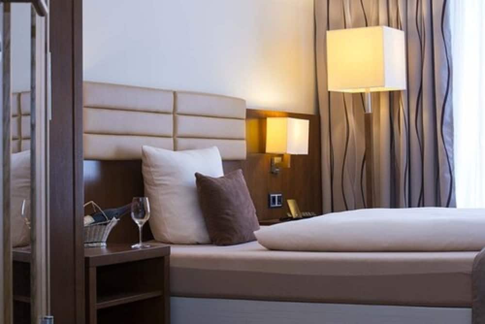 Deluxe Double Room Single Use