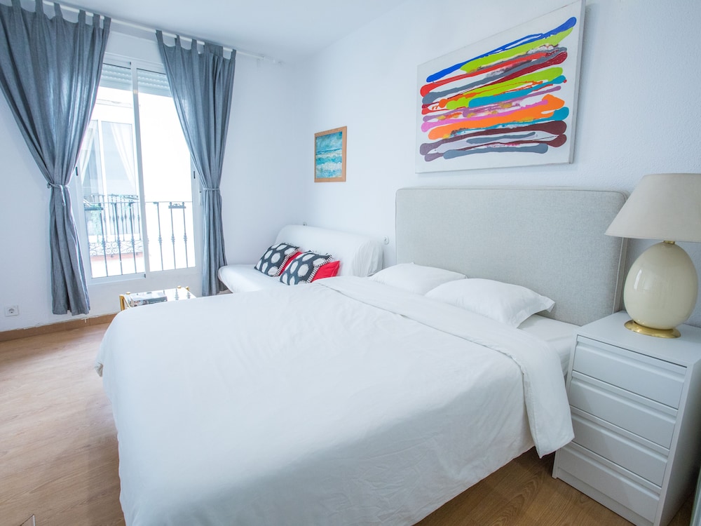 Quadruple Room, 1 Queen Bed with Sofa bed, Ensuite photo 3