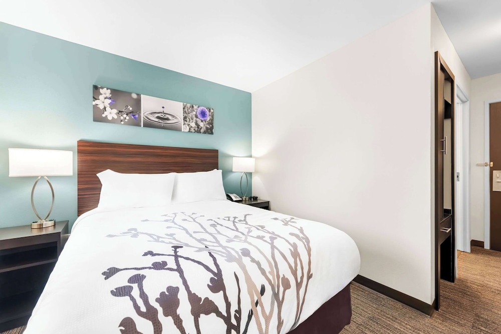 Standard Room, 1 Queen Bed, Non Smoking - Photo 11