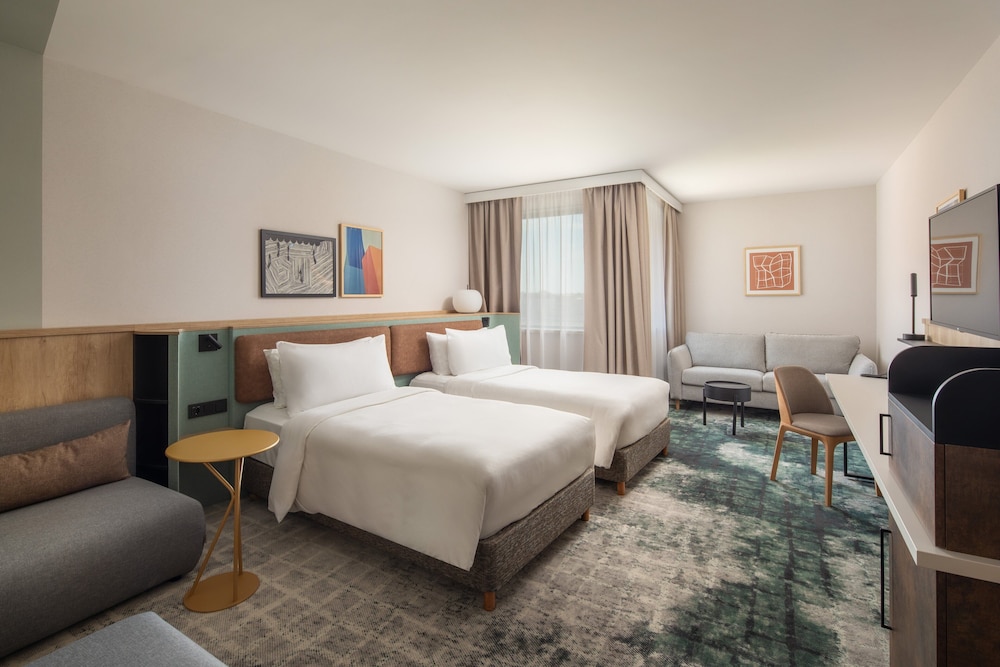 Deluxe Room, Multiple Beds - Photo 1
