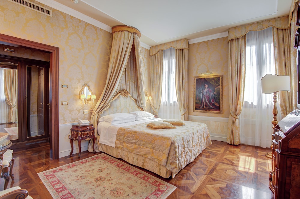 Junior Suite, Canal View (Prestige)