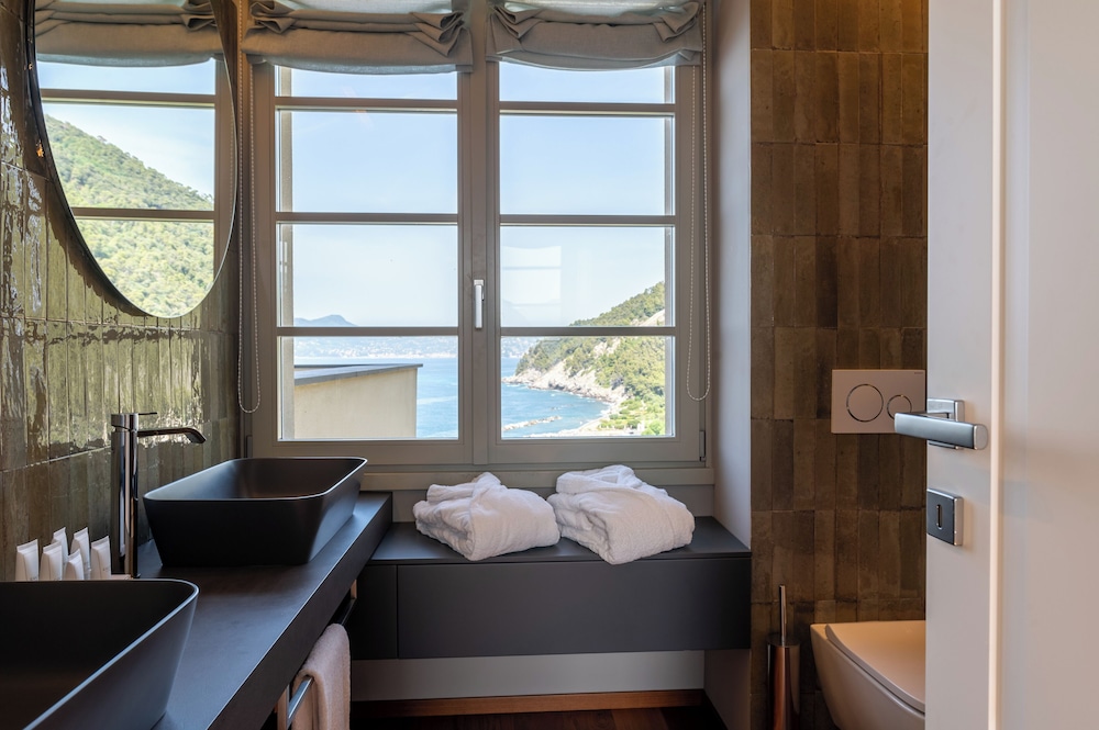 Suite Presidenziale con terrazzo e Jacuzzi, vista Portofino - Photo 17