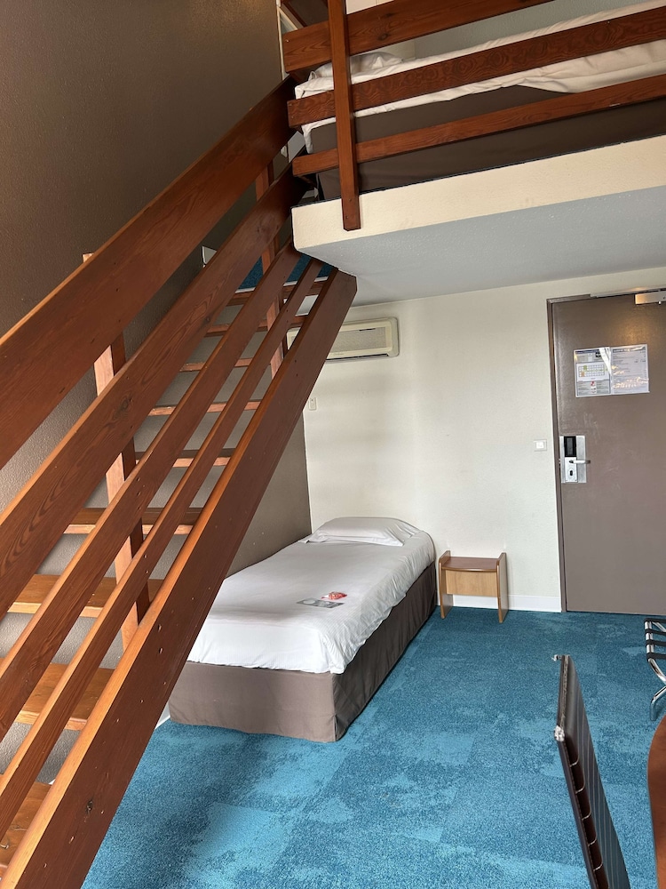 Standard Room, Multiple Beds - Photo 5