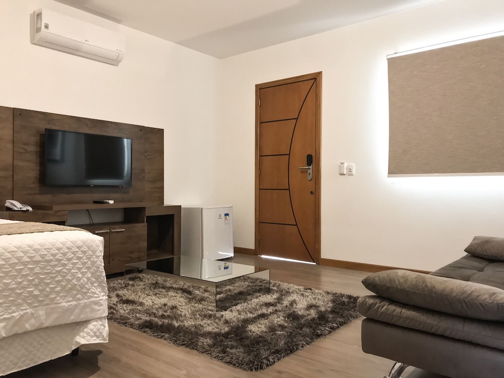 Available room thumbnail 6