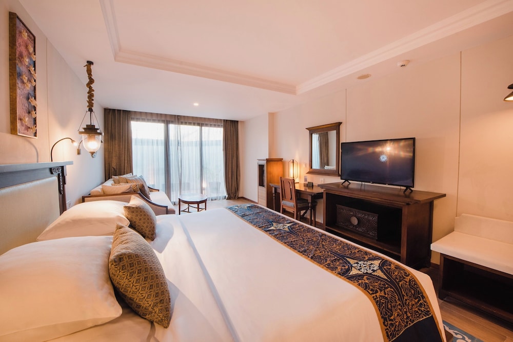 Premier Suite - Photo 5