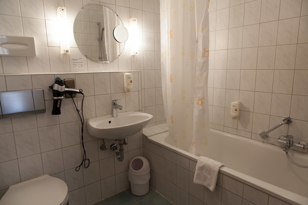Superior Triple Room, Air conditioning photo 3