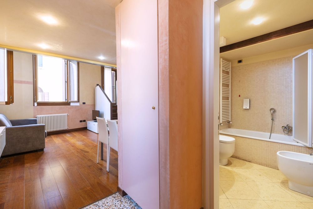 Apartment photo 2