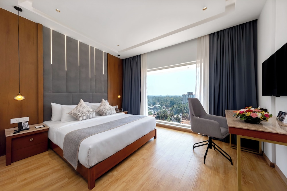 Executive Suite - Photo 1
