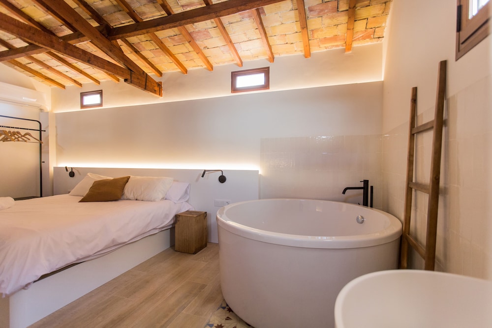 Premium Double Room, Ensuite (Jacuzzi) photo 2
