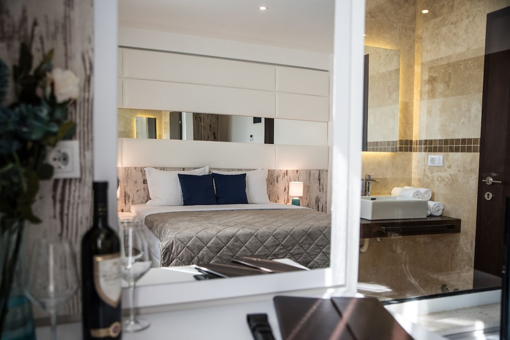Double Room (Servantes And Dulcinea)
