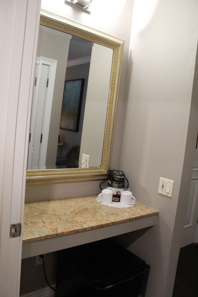 Deluxe Room, 1 King Bed, Fireplace
