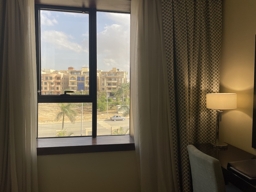 Deluxe City View Room, King Bed - Photo 4