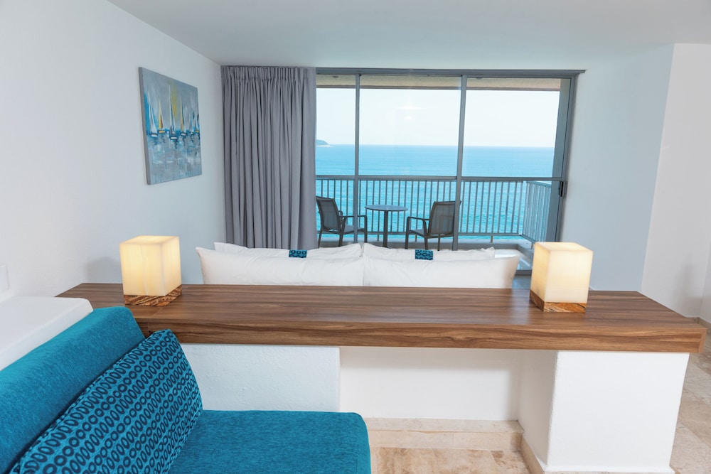 Studio Suite, 1 King Bed, Partial Sea View - Photo 14