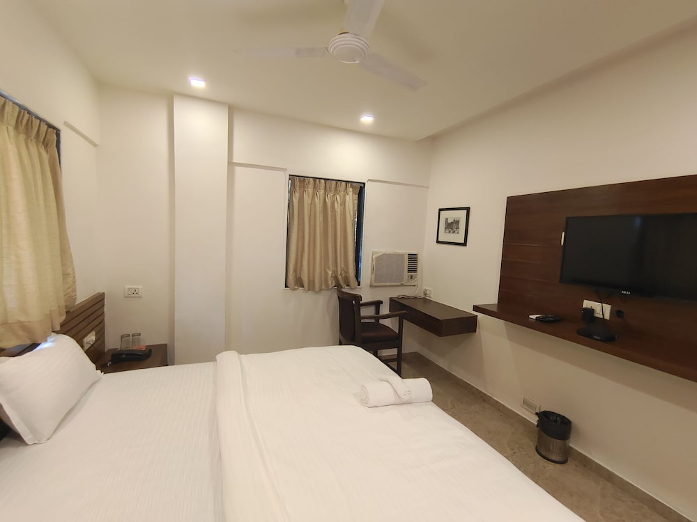 Deluxe Room - Photo 8
