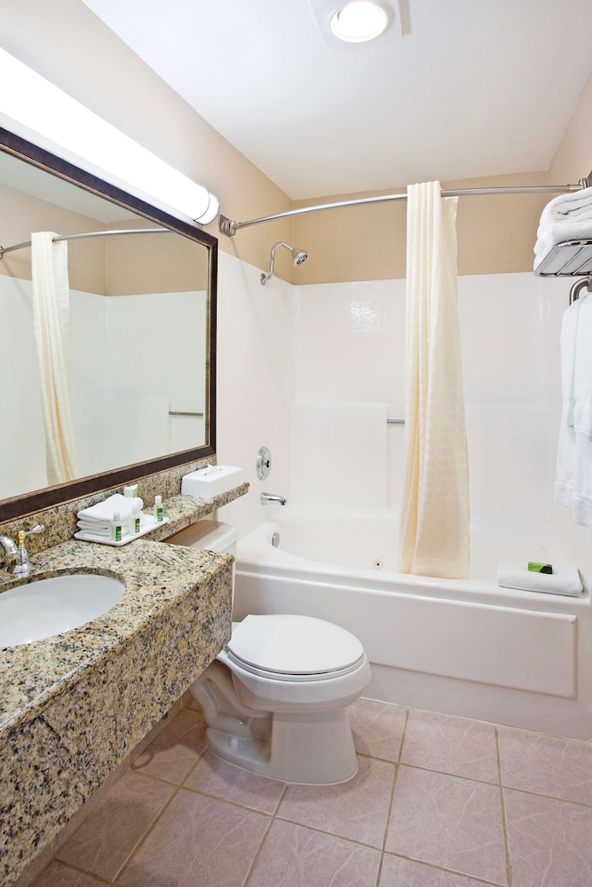 Suite, 2 Queen Beds, Non Smoking, Balcony (with Sofabed) - Photo 4