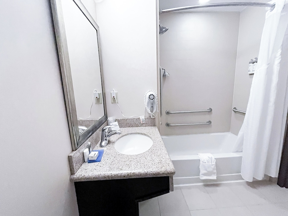 Suite, 1 King Bed, Accessible (Communications) - Photo 1