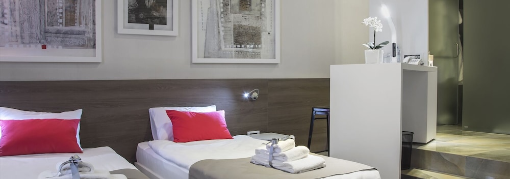 Double or Twin Room - Photo 4