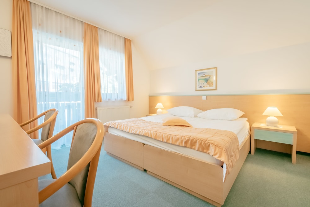 Standard Double or Twin Room photo 3