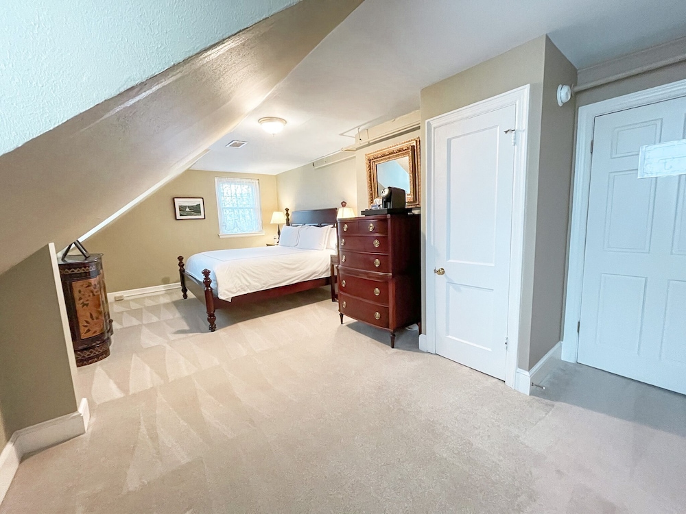 Wilson 1 King Bed