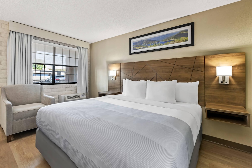 Room, 1 King Bed, Accessible, Non Smoking - Photo 7