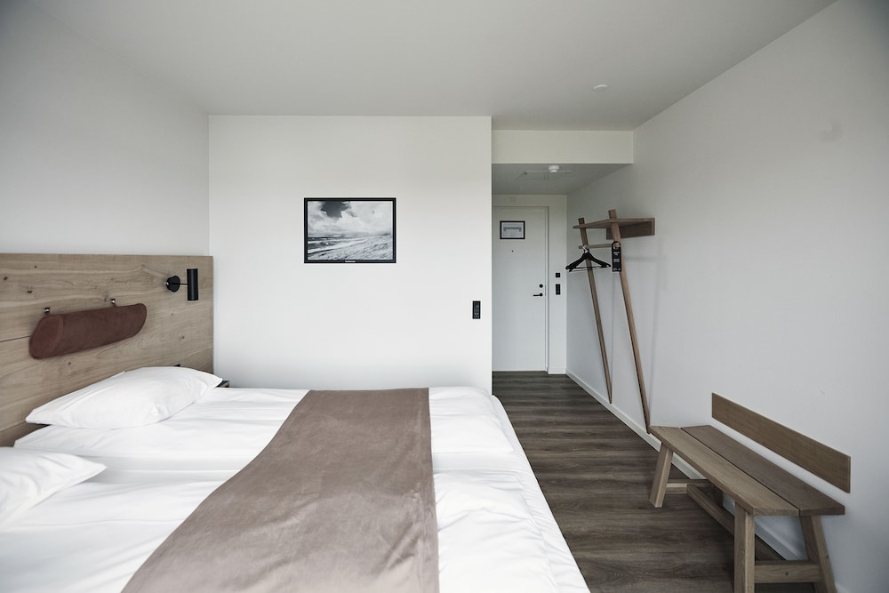 Business Room, 1 King Bed, Bathtub, City View photo 3