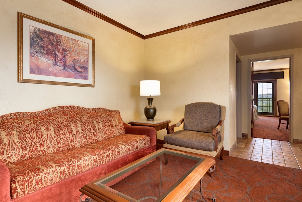 Traditional Suite, 2 Queen Beds - Photo 1