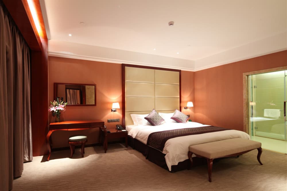 Deluxe Suite with View photo 1