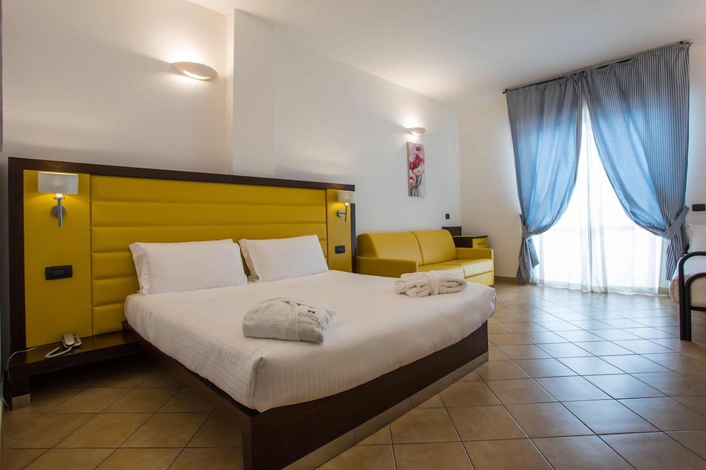 Superior Double Room, Balcony, Partial Sea View