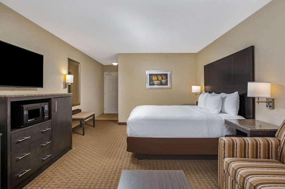 Room, 1 King Bed, Non Smoking - Photo 2