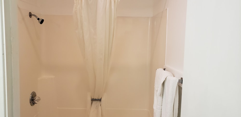 Standard Room, 1 Queen Bed - Photo 6