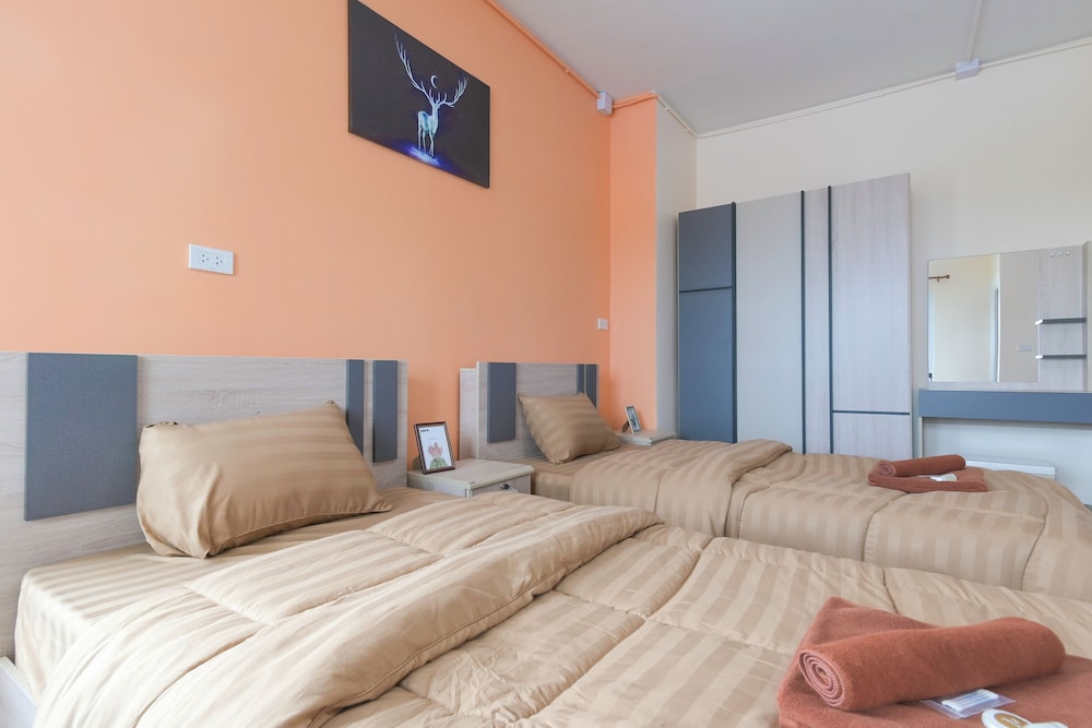 Deluxe Twin Room - Photo 11