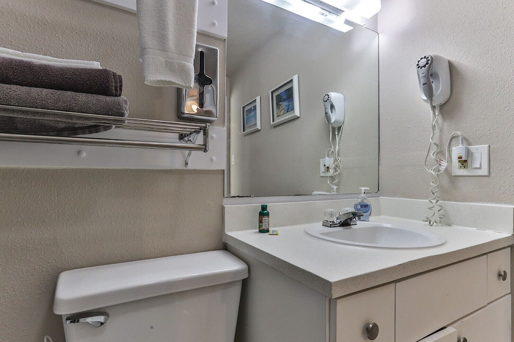 Suite - Photo 17