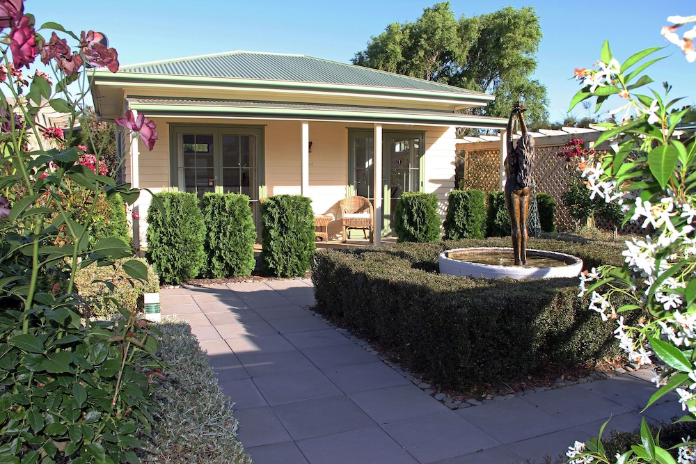 Standard Suite, 1 Bedroom, Non Smoking, Kitchenette (Fantail) photo 1