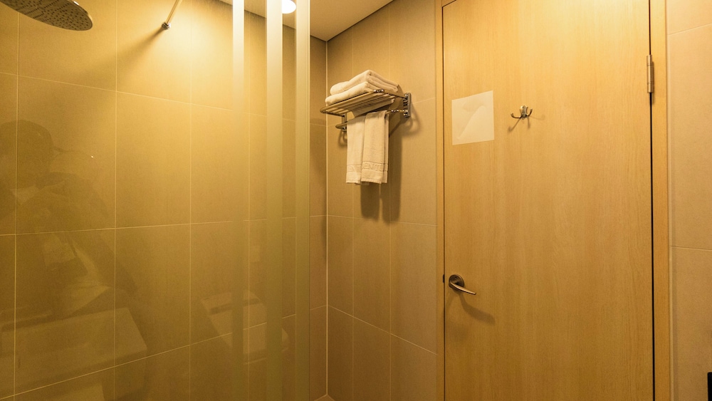 Standard King Room, Non-Smoking - Photo 6