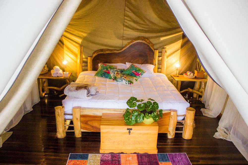 Luxury Tent, 1 King Bed photo 1