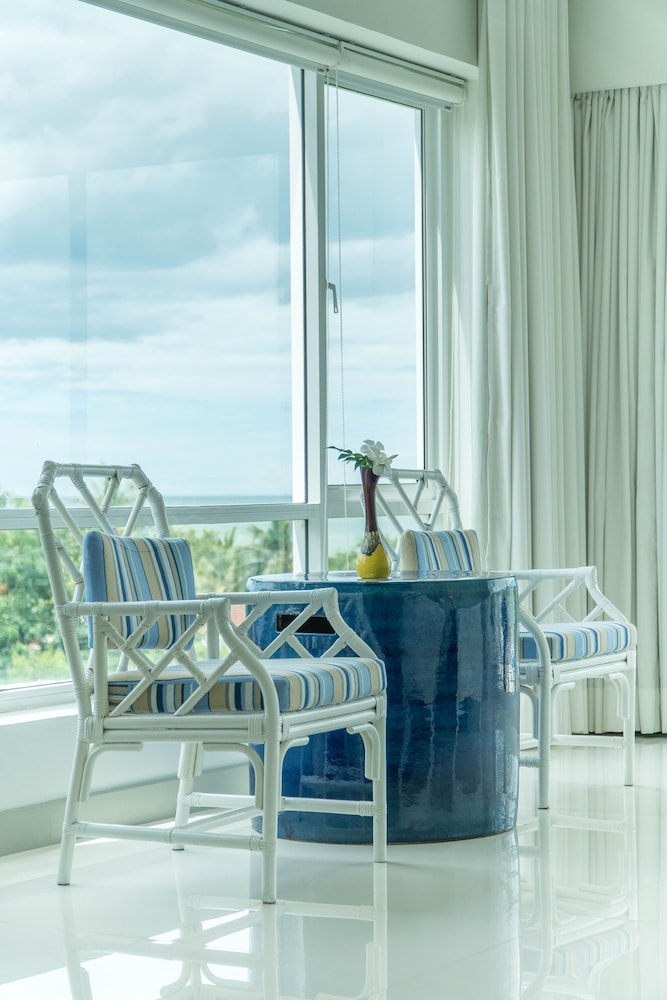 Suite - Photo 18
