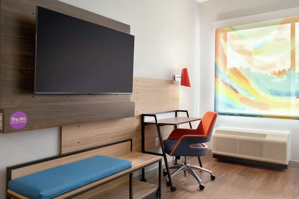 Room, 1 King Bed, Accessible (Mobility & Hearing, Roll-In Shower)