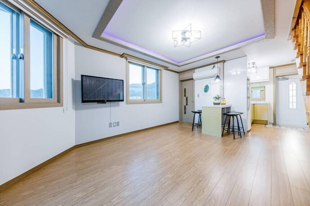 Room (Jupiter) - Photo 8