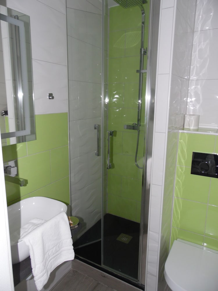 Standard Triple Room - Photo 3