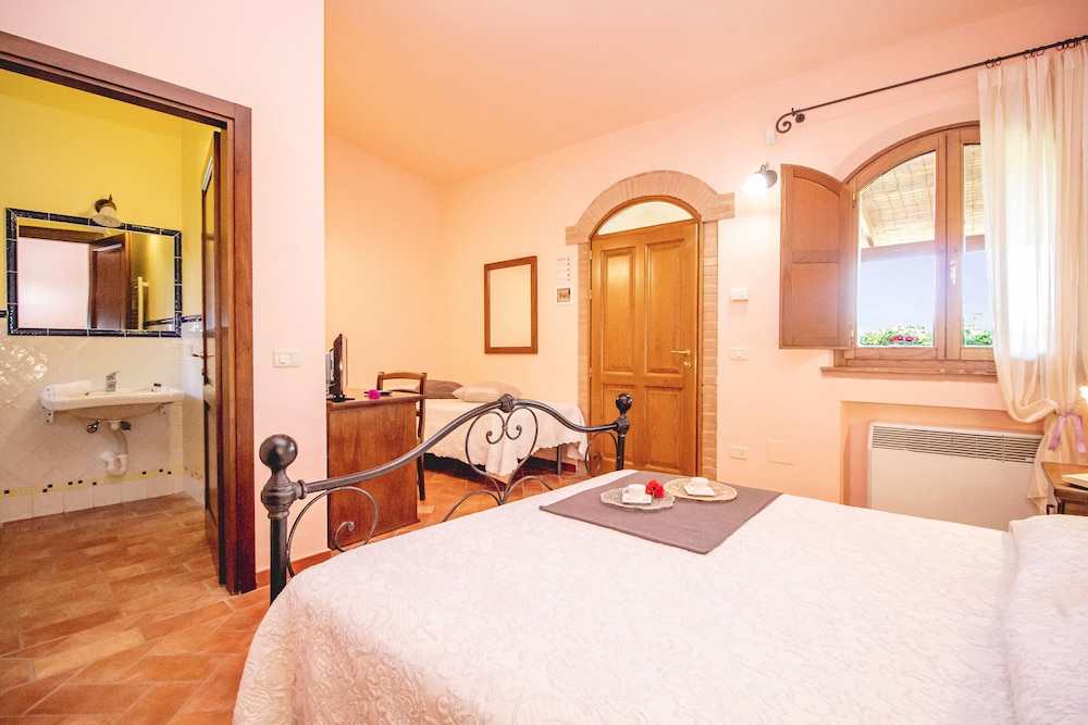 Quadruple Room, Vineyard View