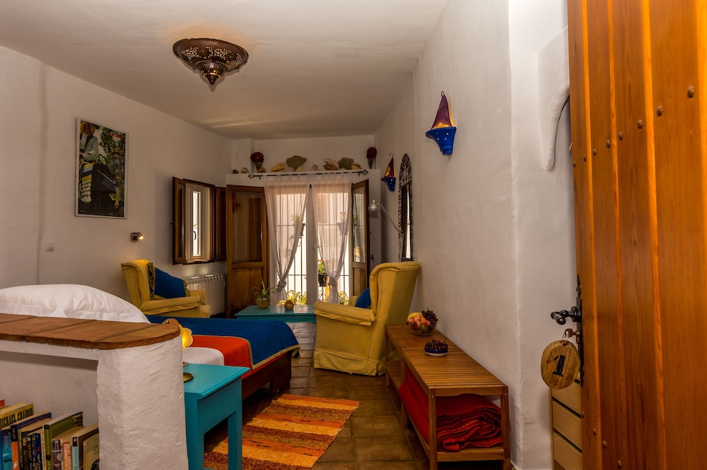 Deluxe Double or Twin Room, 1 King Bed, City View photo 3