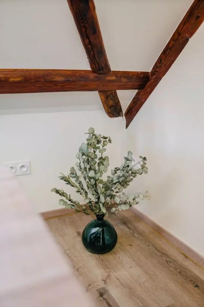 Basic Apartment, Patio
